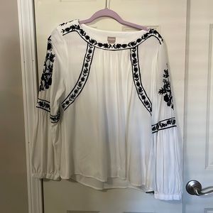 Chico’s size 1 (MEDIUM) embroidered black and white blouse.